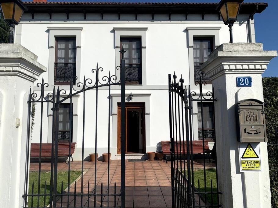 Villa La Casona De Barganaz Santiago Del Monte Esterno foto